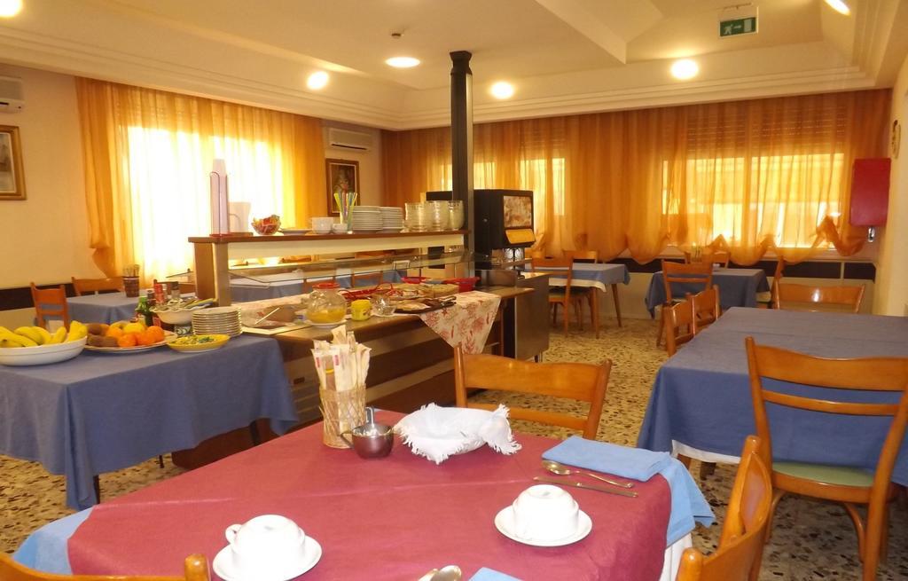 Hotel La Vela Bellaria-Igea Marina Exterior foto